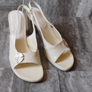 Elegant White BCBG Paris Women's Sandals Size 8.5